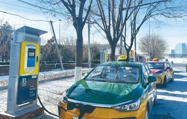 一天去四趟換電站，新能源出租車“不抗凍”怎么開