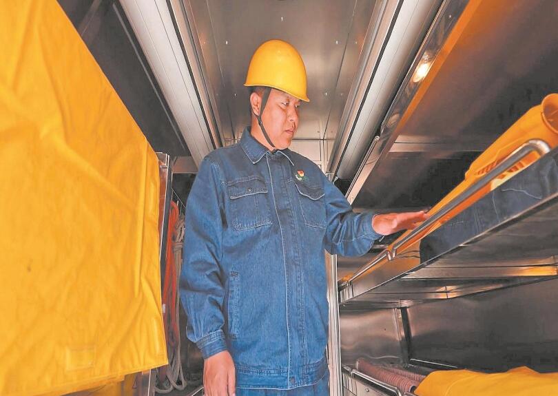 【國網(wǎng)特等勞?！繌垊P：潛心鉆研強本領(lǐng) 精益求精鑄匠心