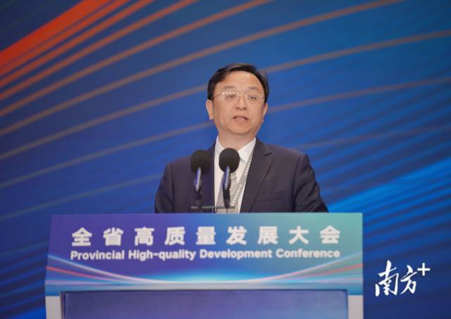 王傳福：新能源汽車發(fā)展只會(huì)快跑，不給喘口氣機(jī)會(huì)