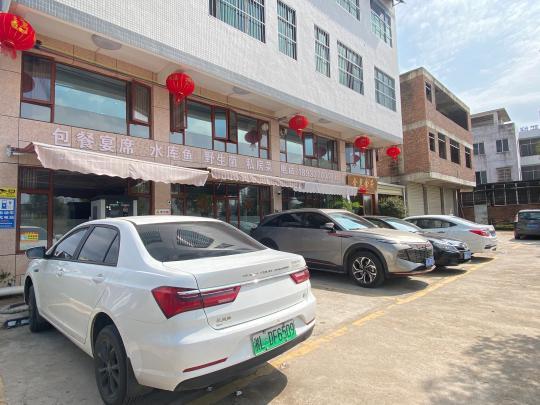 返鄉(xiāng)新能源車(chē)主尋覓公用充電樁,鄉(xiāng)村充電補(bǔ)能仍有待解決