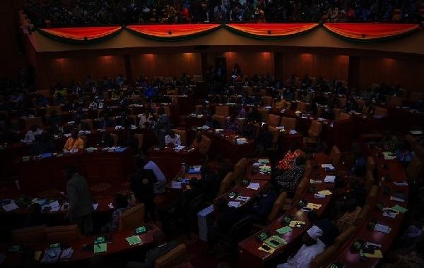 英媒：加納議會欠電費，電力公司拉閘打斷國情咨文