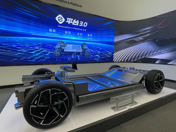 “新能源汽車第一城”再易主，深圳大幅超車，還有這些城市在踩油門