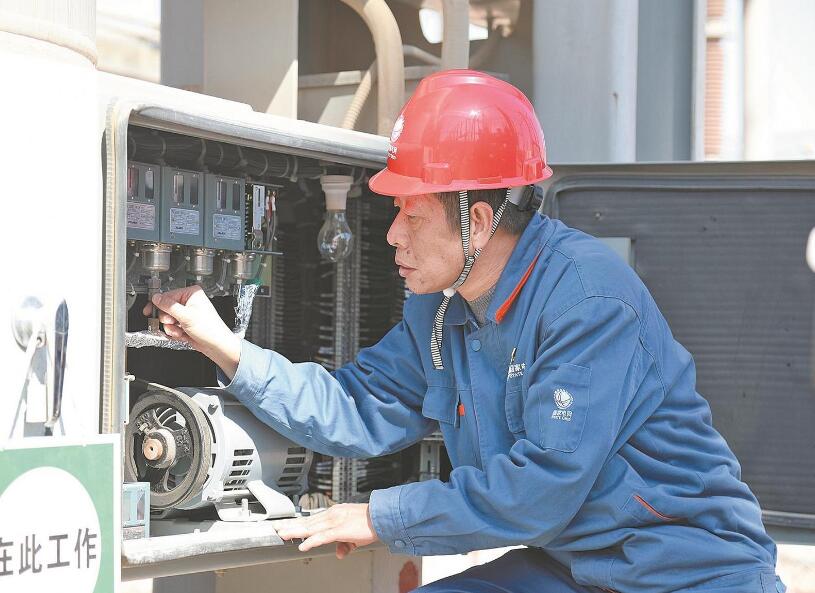 【國網(wǎng)楷?！垮X建華：把守護(hù)電網(wǎng)安全當(dāng)作一生的事業(yè)