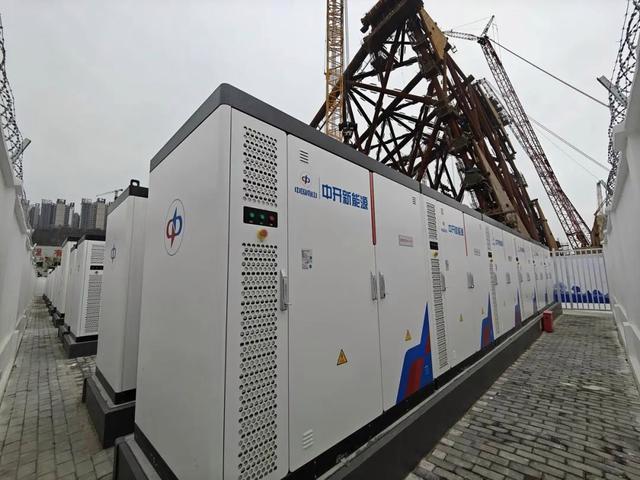 工商業(yè)儲(chǔ)能百團(tuán)大戰(zhàn)：超300家公司擠入場(chǎng)，3年或?qū)⒆咄旯夥?年路