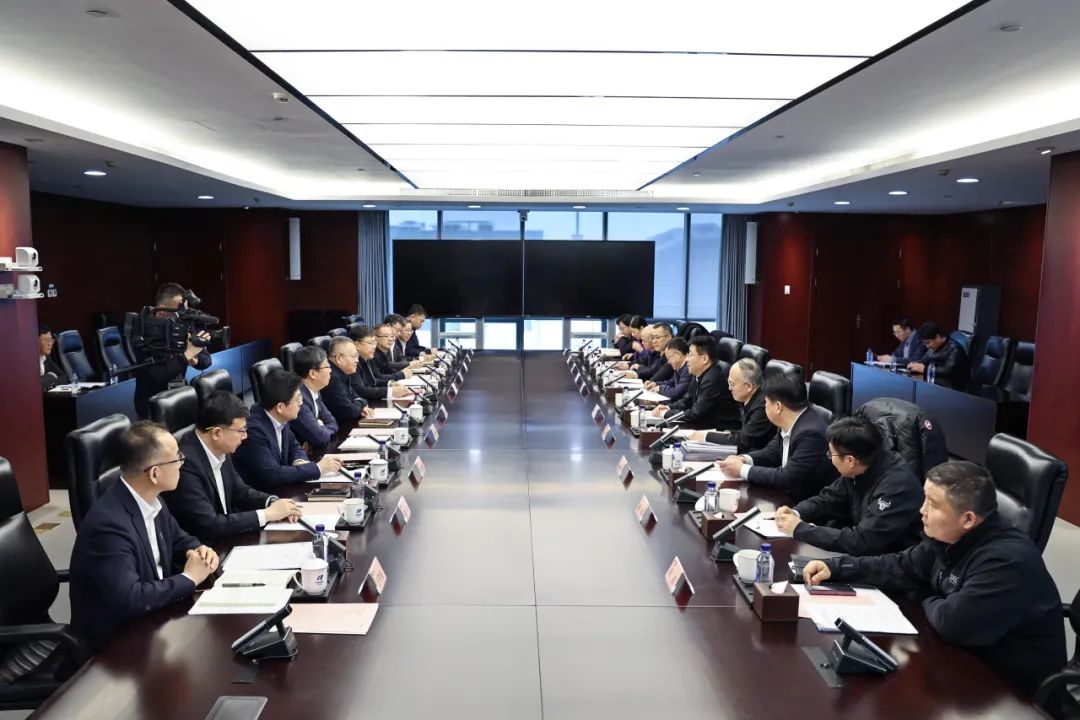 華電集團(tuán)黨組副書記、總經(jīng)理葉向東與北京市副市長高朋舉行會(huì)談