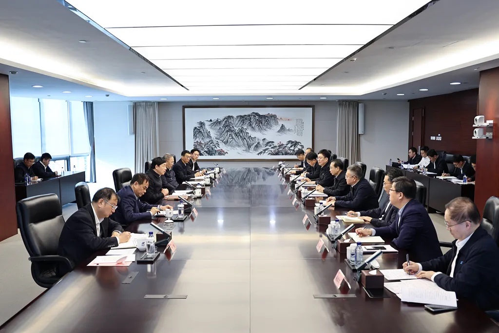 華電集團(tuán)董事長江毅、總經(jīng)理葉向東與國家電網(wǎng)董事長、黨組書記張智剛會談