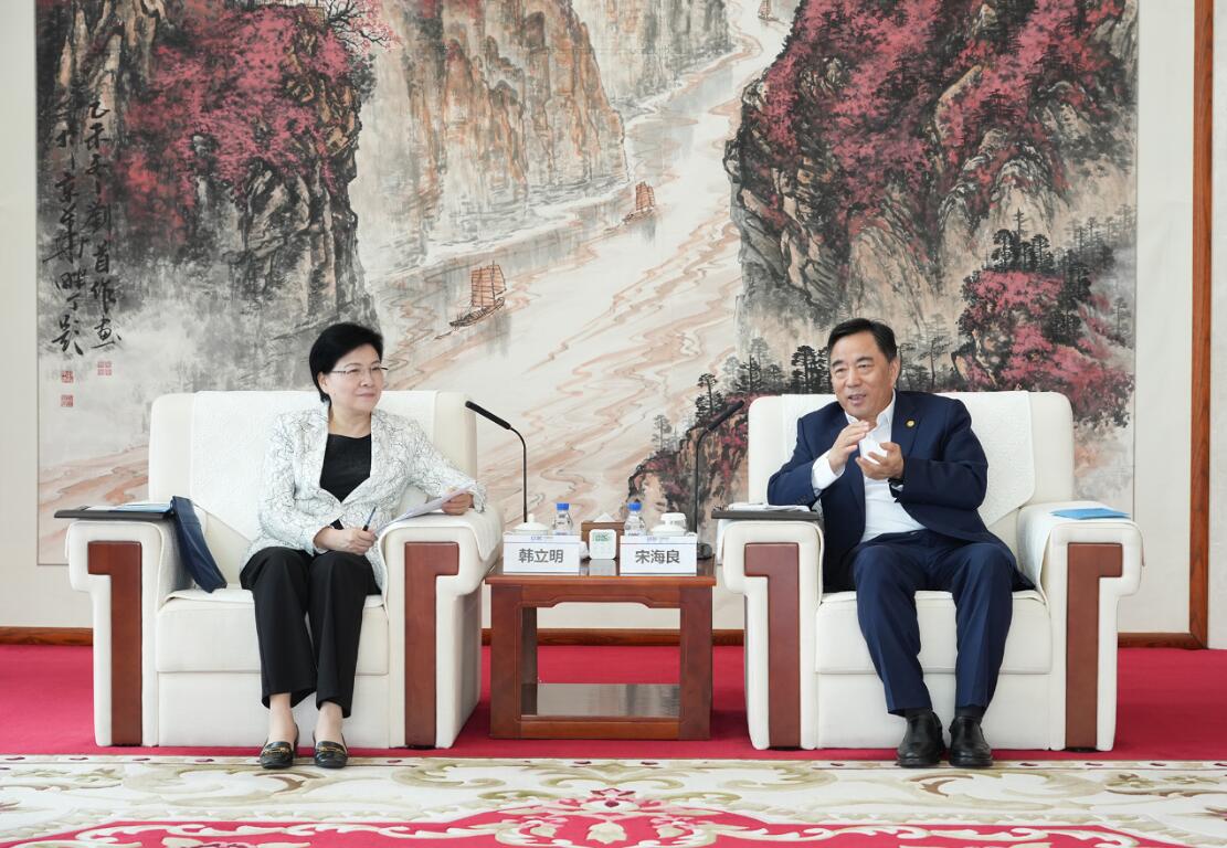 中國(guó)能建黨委書(shū)記、董事長(zhǎng)宋海良與江蘇省委常委、南京市委書(shū)記韓立明會(huì)談