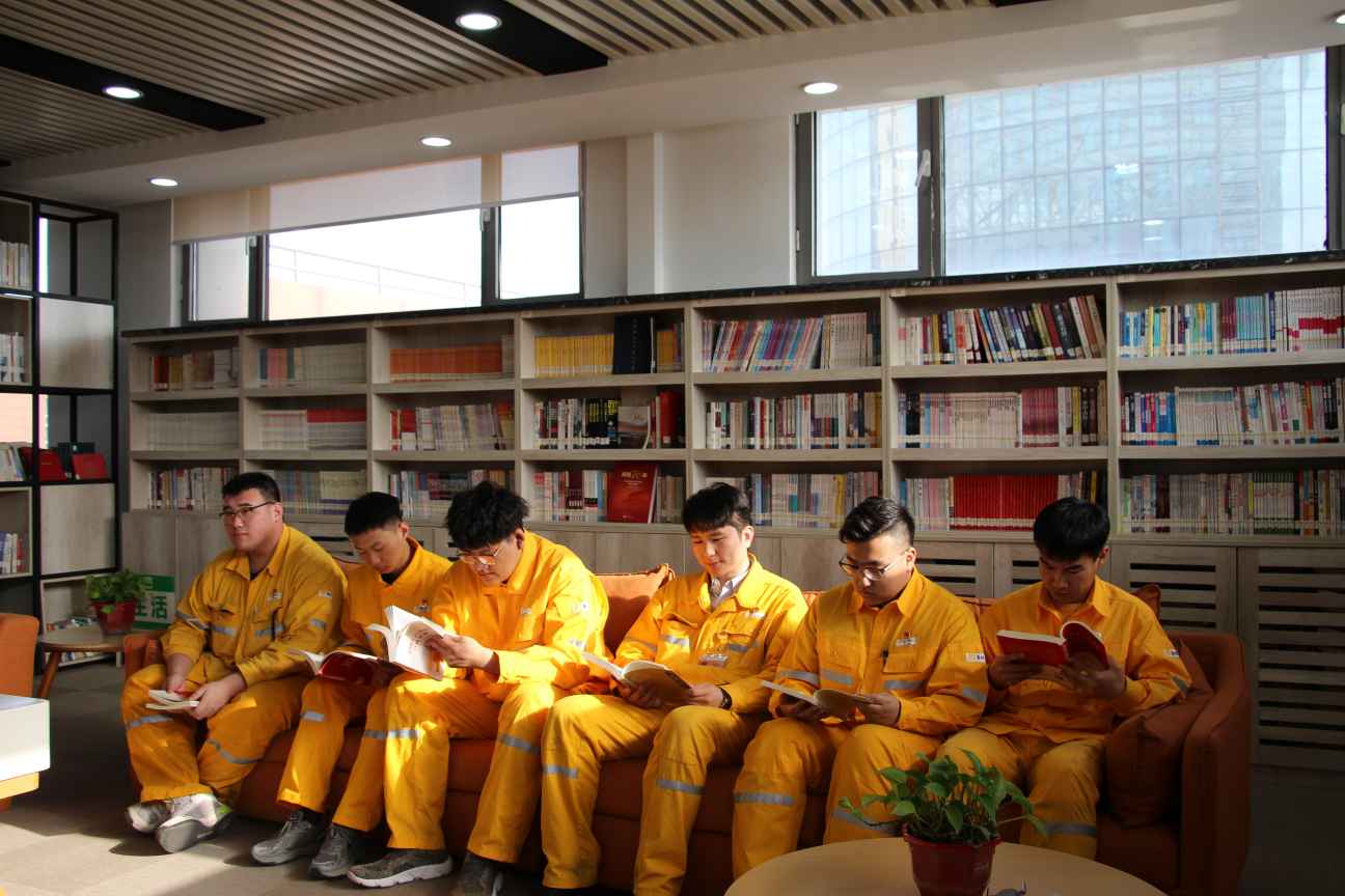 華潤電力盤錦公司“學習百年黨史、誦讀紅色經(jīng)典”青年讀書分享活動