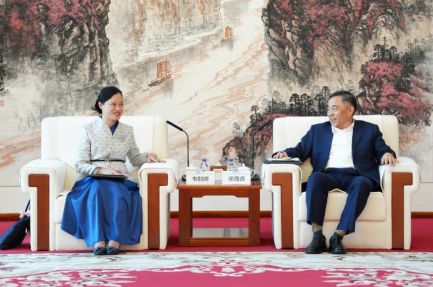 宋海良與廣西博覽局黨組書記、局長韋朝暉會(huì)談