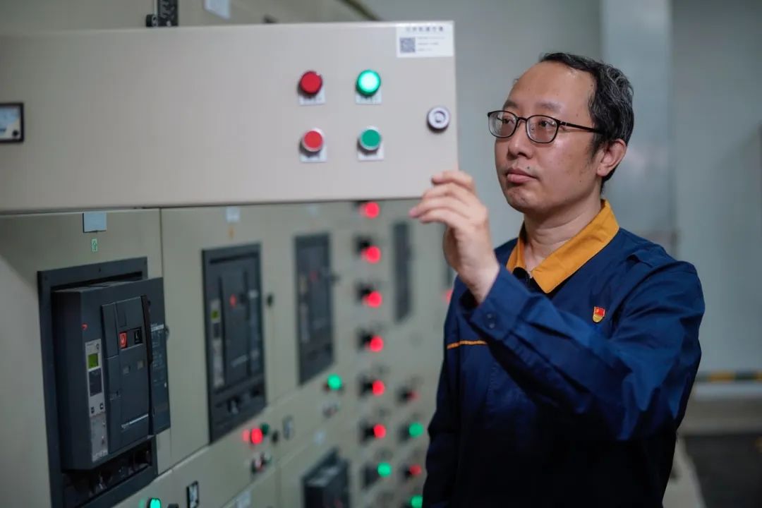 孟藝兵:守護(hù)地鐵供電系統(tǒng)安全的“電力醫(yī)生”