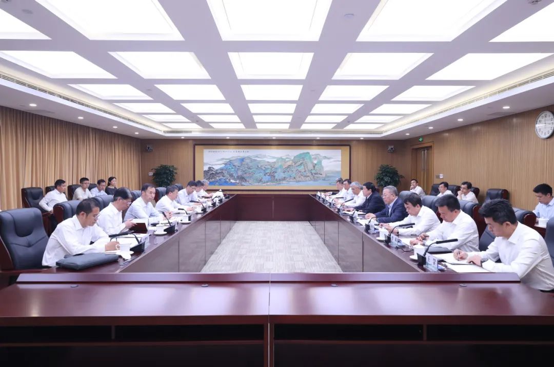 國(guó)家能源局黨組書記、局長(zhǎng)章建華赴國(guó)家電網(wǎng)公司調(diào)研迎峰度夏電力保供工作