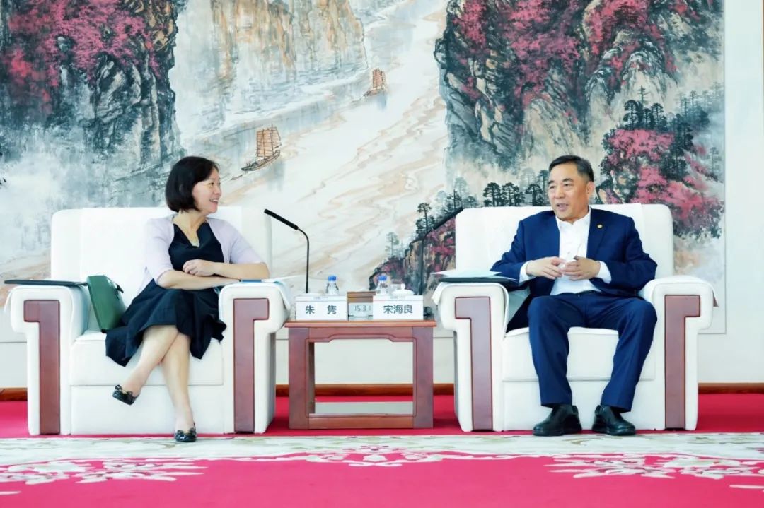 中國(guó)能建黨委書記、董事長(zhǎng)宋海良與絲路基金董事長(zhǎng)朱雋會(huì)談