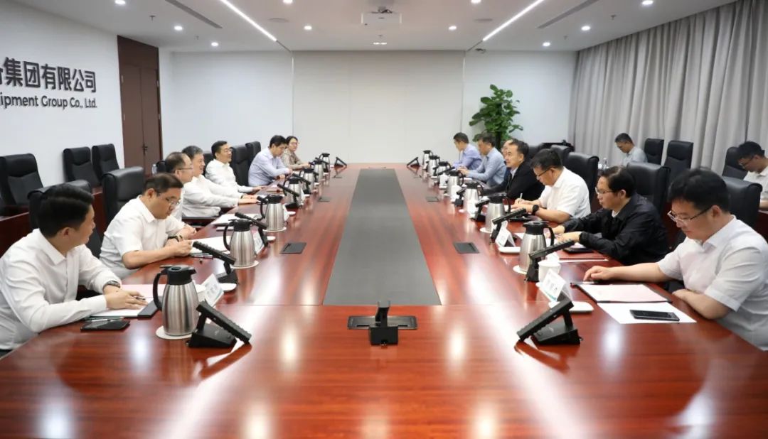 中國電氣裝備黨委副書記、總經(jīng)理周群會見鄭州市委副書記、市長何雄