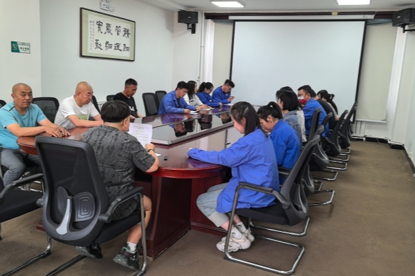 烏海千里山供電公司：加強理論學(xué)習(xí)，風(fēng)清氣正過節(jié)