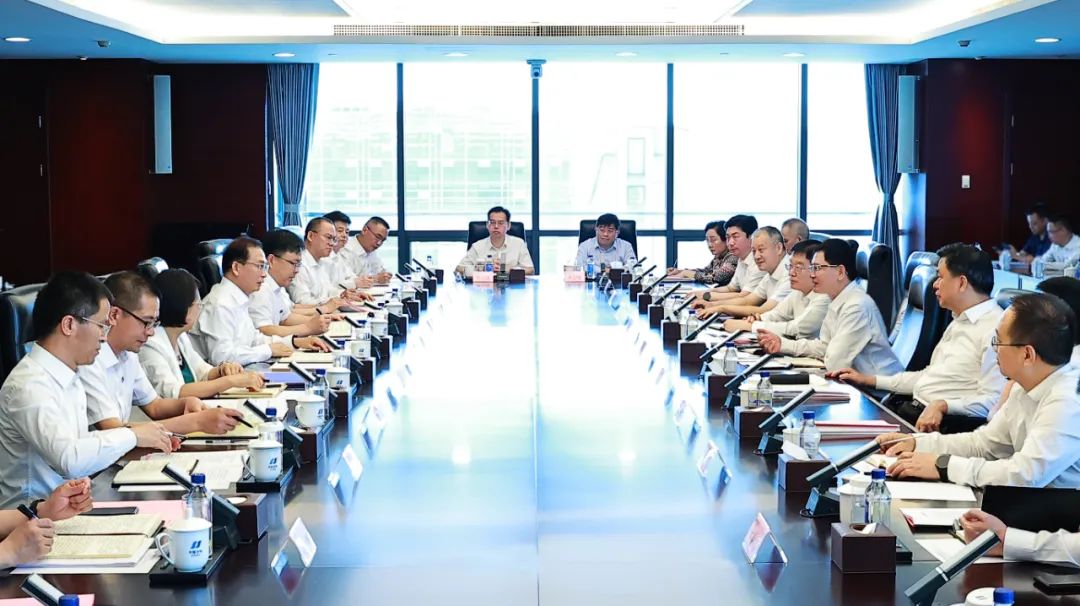 華電集團黨組書記、董事長江毅與廣西壯族自治區(qū)主席藍天立會談