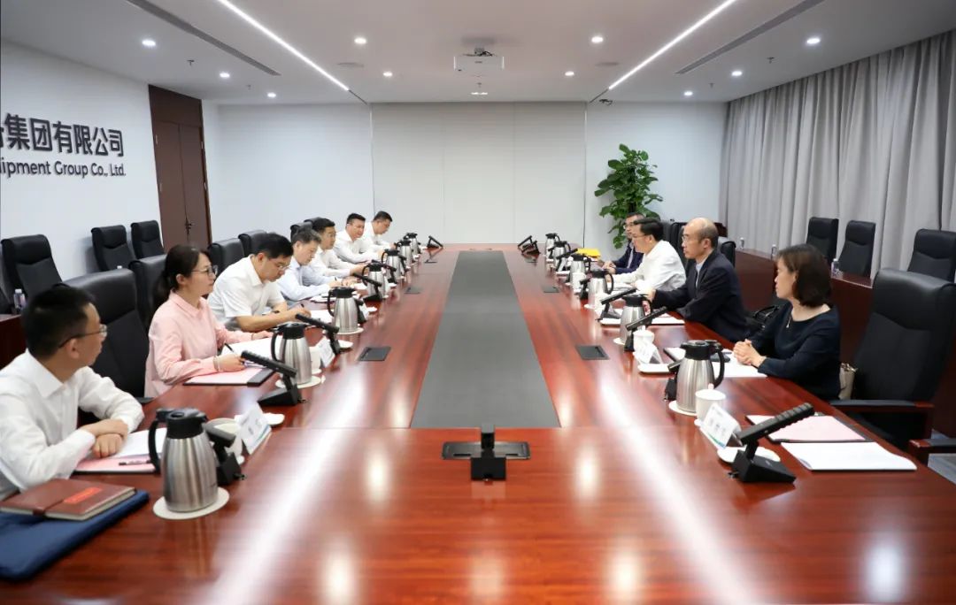 中國電氣裝備黨委副書記、總經(jīng)理周群會見上海市經(jīng)信委副主任湯文侃