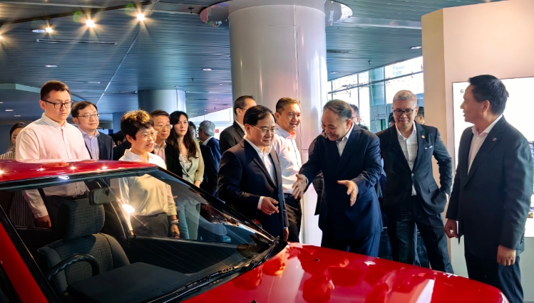 工業(yè)和信息化部部長金壯龍會見馬來西亞投資、貿(mào)易和工業(yè)部部長東姑·扎夫魯