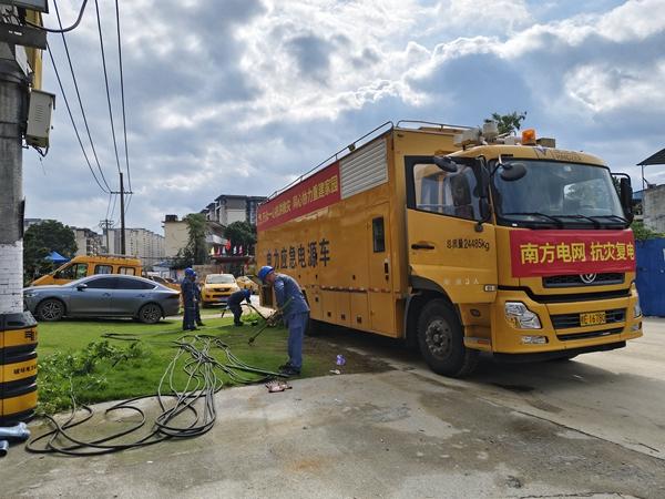 廣西欽州供電局:緊急集結(jié)應(yīng)急隊伍 馳援桂林抗洪保電