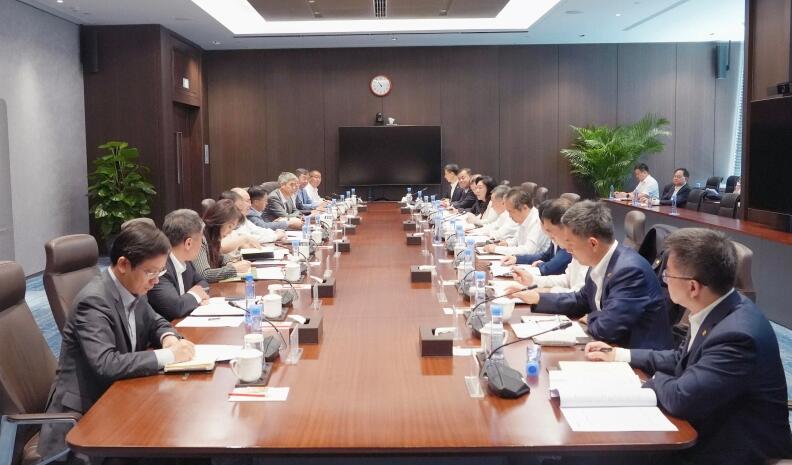 中國(guó)能建黨委書記、董事長(zhǎng)宋海良與中信集團(tuán)黨委書記、董事長(zhǎng)奚國(guó)華會(huì)談