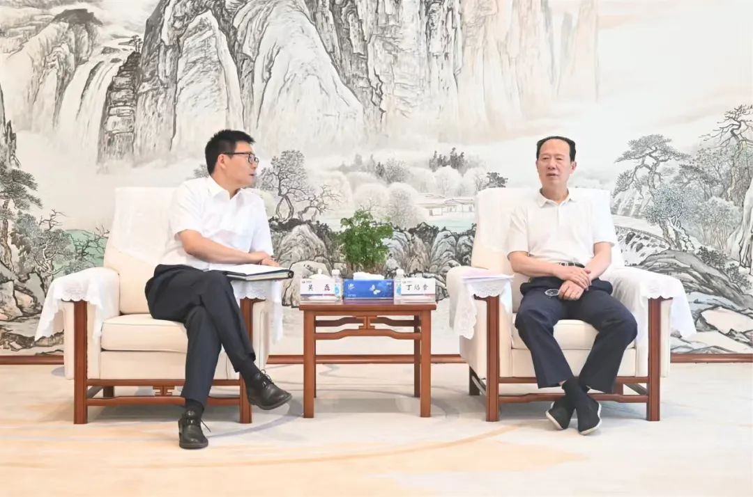 中國電建黨委書記、董事長丁焰章與上海電氣集團黨委書記、董事長吳磊會談