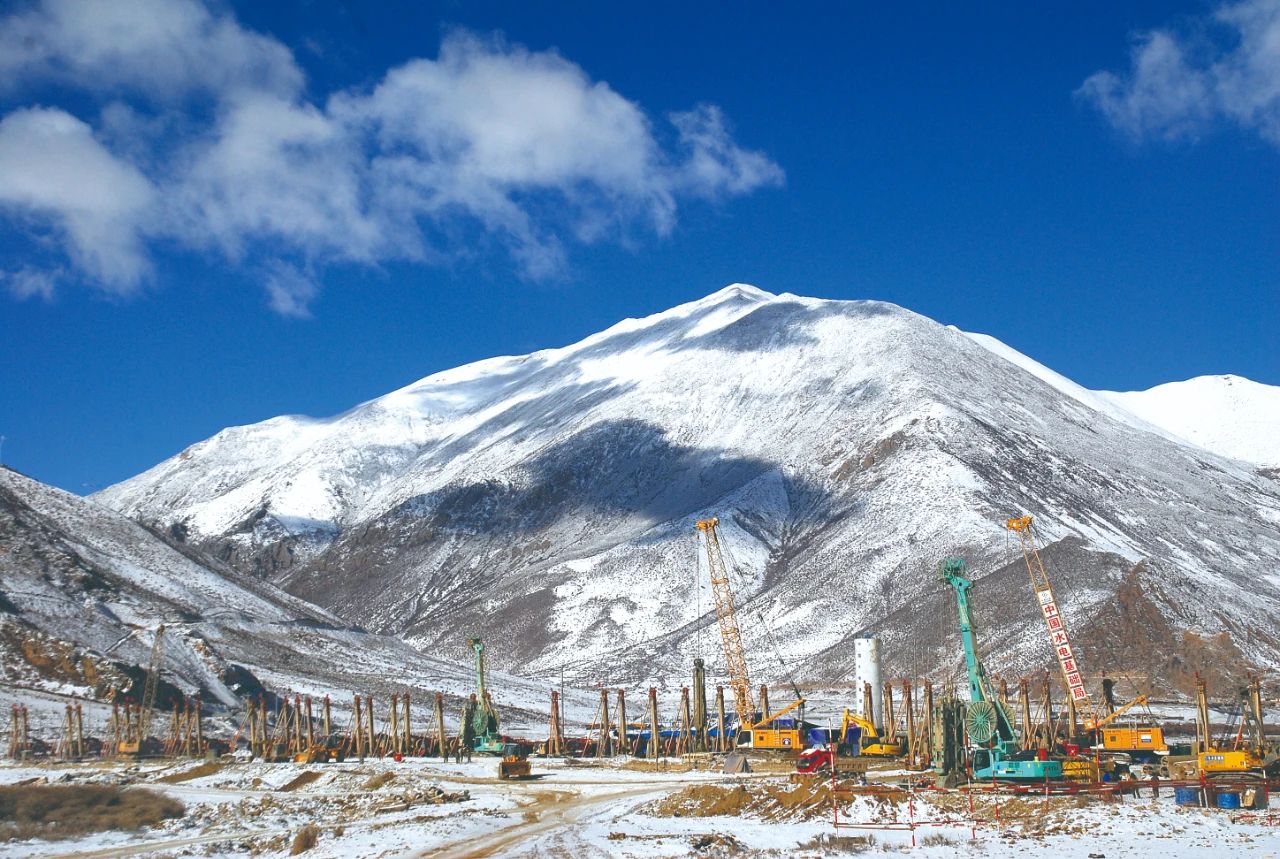 發(fā)揚三種精神,提振高質(zhì)量發(fā)展精氣神