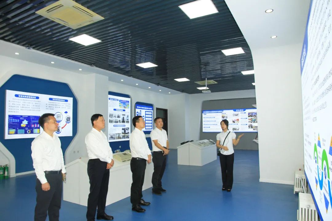 中國電氣裝備黨委書記、董事長李洪鳳赴哈表所、天宇電氣、廈門許繼調(diào)研