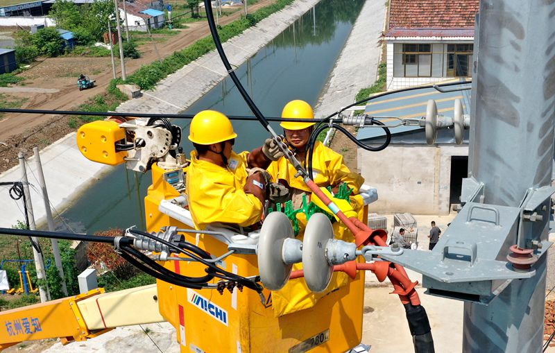 國(guó)網(wǎng)江蘇電力睢寧縣供電公司:鏖戰(zhàn)“秋老虎”消缺保供電