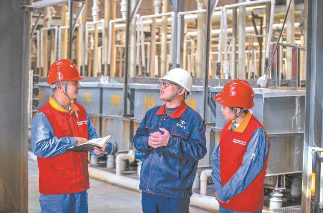 青海海西:企業(yè)辦電流程 “接力跑”變?yōu)椤耙黄鹋堋? width=