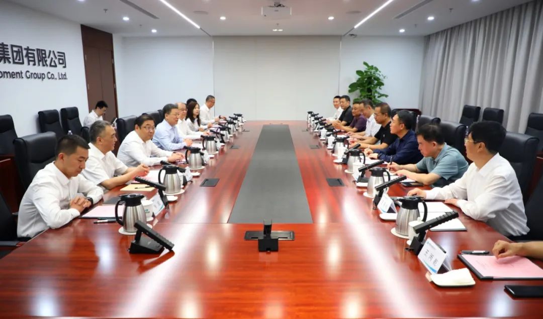 中國電氣裝備黨委書記、董事長李洪鳳會見陜西省人大常委會副主任、寶雞市委書記楊廣亭