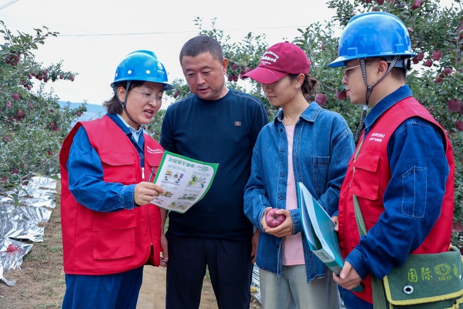 “紅褂子”服務(wù)紅蘋果，電力服務(wù)“滿格貼心”