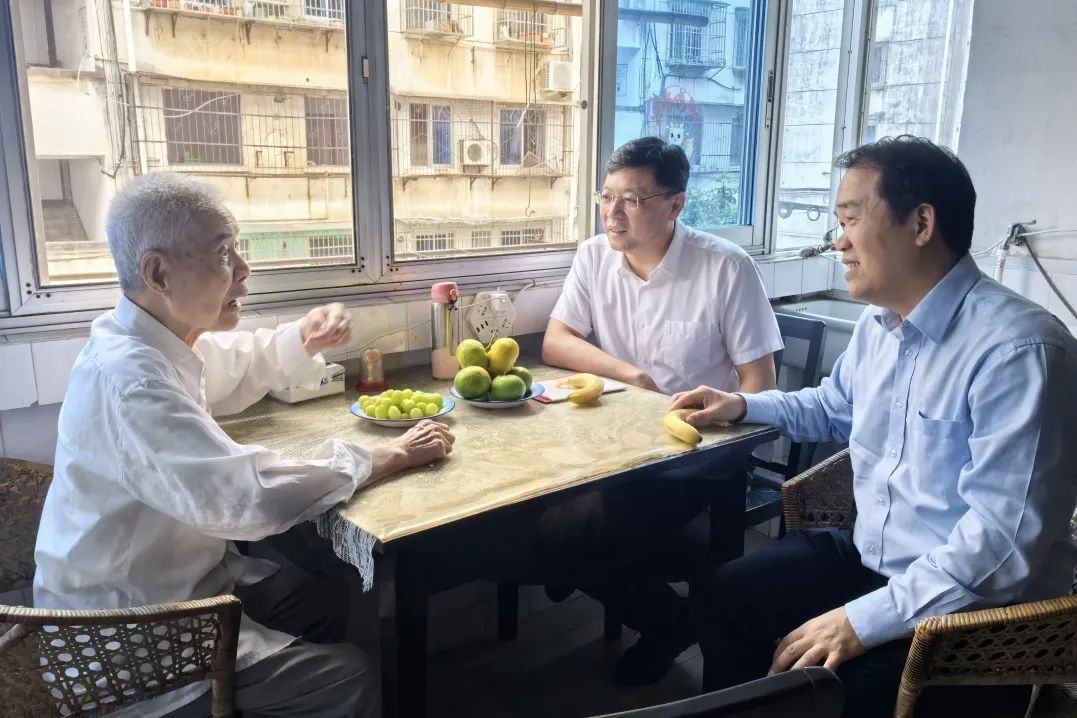 華電浙江公司領(lǐng)導(dǎo)走訪(fǎng)慰問(wèn)老干部老黨員