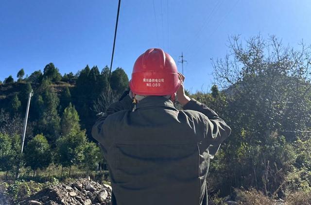 國(guó)網(wǎng)欒川縣供電公司兩地聯(lián)合特巡特護(hù)，備戰(zhàn)冬季用電高峰