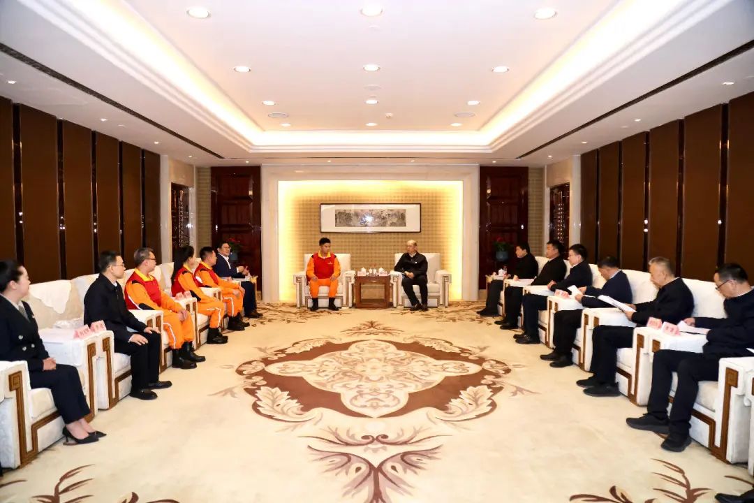 國務(wù)院國資委黨委舉辦“時(shí)代楷模”高新連心橋黨員服務(wù)隊(duì)先進(jìn)事跡報(bào)告會(huì)