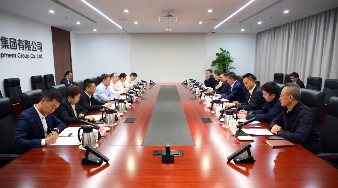 中國(guó)電氣裝備黨委書記、董事長(zhǎng)李洪鳳會(huì)見上海市國(guó)資委黨委書記、主任賀青