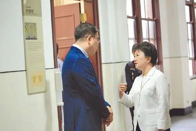 臺(tái)中火力發(fā)電廠環(huán)評(píng)過關(guān)，盧秀燕怒了，批臺(tái)當(dāng)局成為污染的放水者