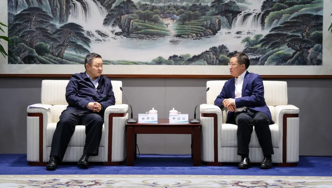 中國(guó)電氣裝備黨委書記、董事長(zhǎng)李洪鳳會(huì)見中國(guó)國(guó)新黨委書記、董事長(zhǎng)徐思偉