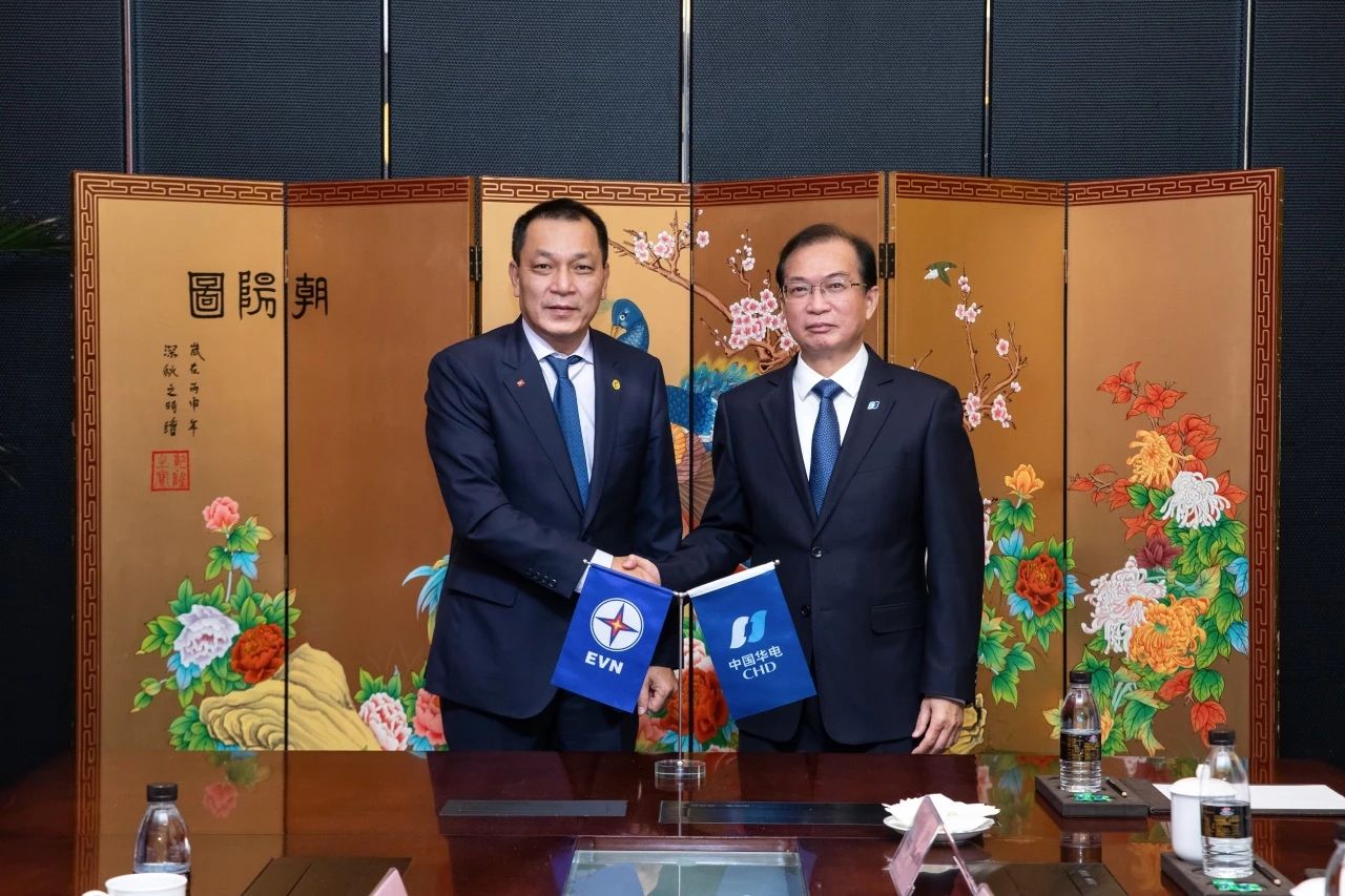 華電集團黨組書記、董事長江毅與越南電力集團董事長鄧黃安舉行會談