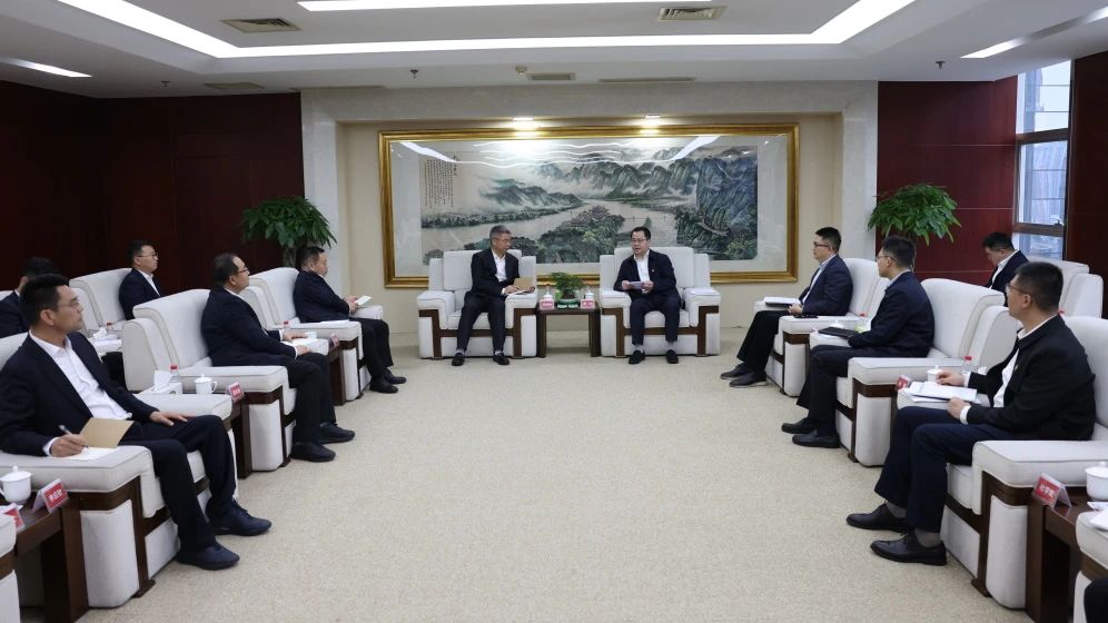 大唐四川公司黨委書記、董事長梁華與中建新疆建工黨委副書記、總經理吳剛柱會談