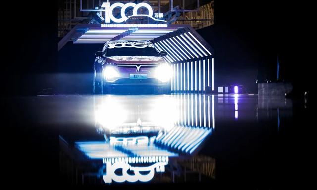 年產量破千萬，中國新能源汽車挑戰(zhàn)中前行