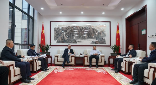 中國電建黨委副書記、總經(jīng)理王斌與內(nèi)蒙古電力集團黨委書記、董事長張海峰會談