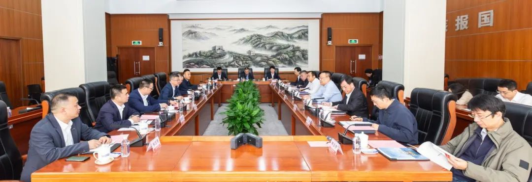 中核集團(tuán)會(huì)見(jiàn)特變電工黨委委員、總裁黃漢杰一行