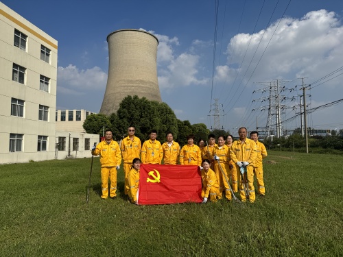 南京化學(xué)工業(yè)園熱電有限公司黨員先鋒在行動，廠外環(huán)境整治展擔當