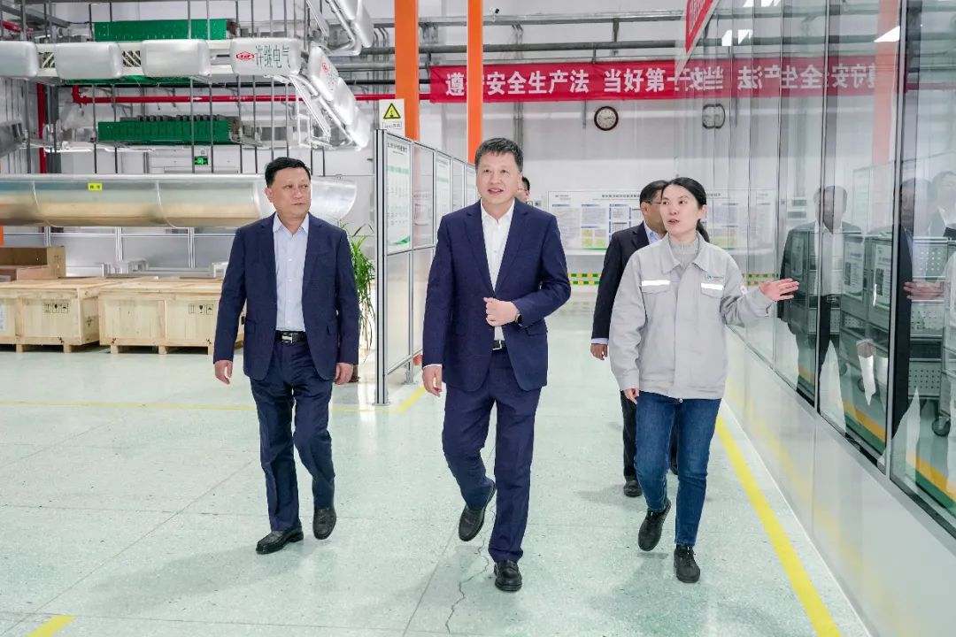 中國電氣裝備黨委副書記、總經(jīng)理周群到河南所屬企業(yè)調(diào)研