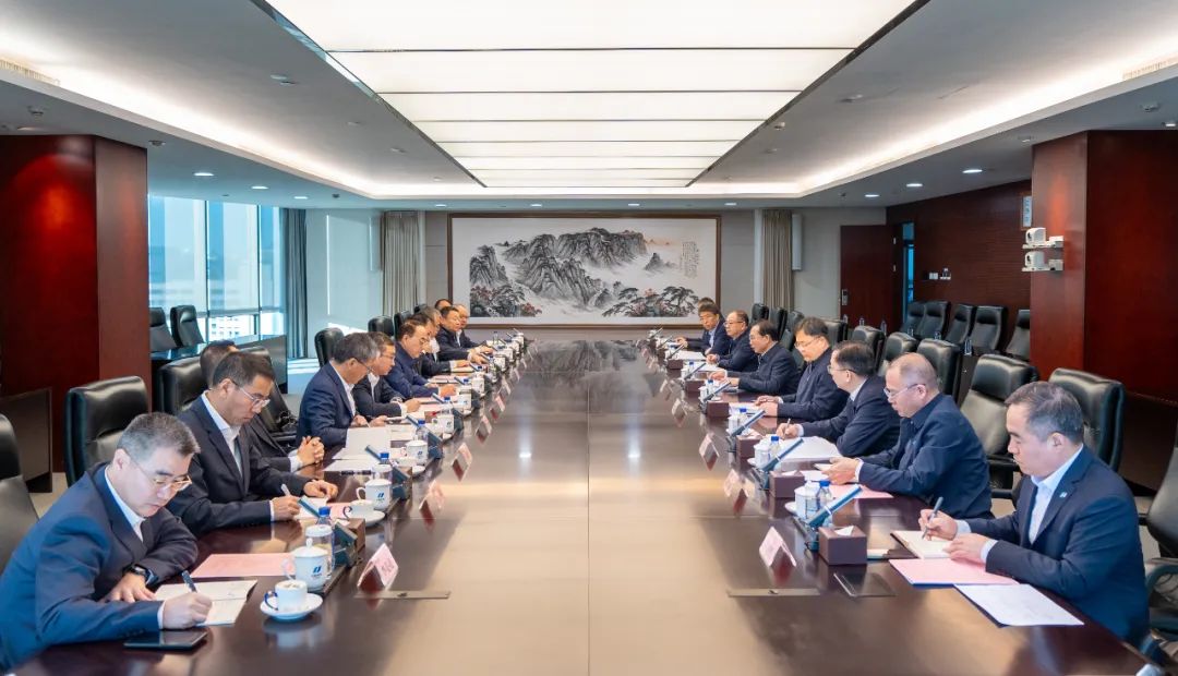 華電集團黨組書記、董事長江毅會見中國中車黨委書記、董事長孫永才