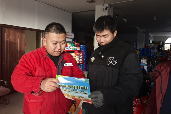 內(nèi)蒙古電力集團烏海千里山供電公司蒙電愛心光明行，用電無憂進社區(qū)