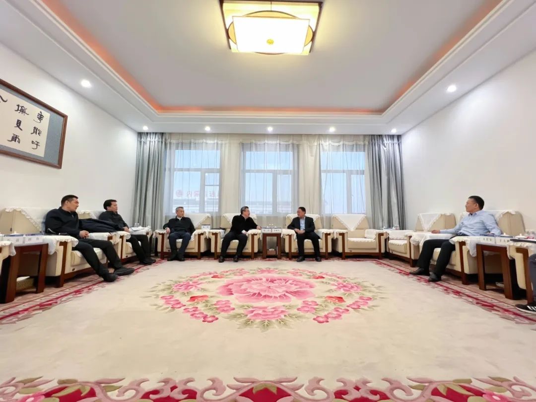 華能蒙東公司總經(jīng)理、黨委副書(shū)記李樹(shù)學(xué)會(huì)見(jiàn)中國(guó)石油內(nèi)蒙古銷售公司執(zhí)行董事、黨委書(shū)記楊杰