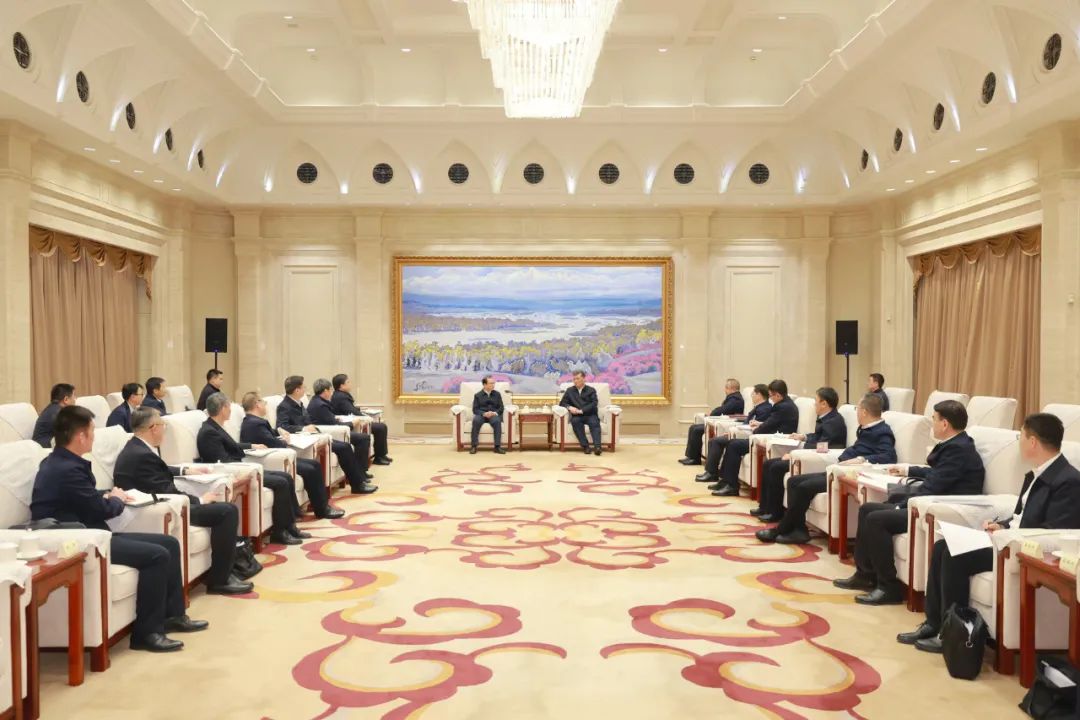 華電集團(tuán)黨組書(shū)記、董事長(zhǎng)江毅與新疆維吾爾自治區(qū)主要領(lǐng)導(dǎo)舉行會(huì)談