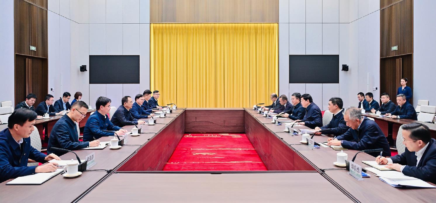 中國(guó)大唐集團(tuán)董事長(zhǎng)鄒磊、總經(jīng)理張傳江與國(guó)家電網(wǎng)董事長(zhǎng)張智剛、總經(jīng)理龐驍剛會(huì)談