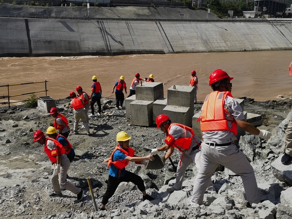 水電五局黨建“銀梭”織暖錦，江畔“擔(dān)當(dāng)”繪新程