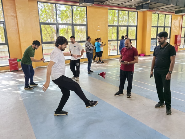 【新春走基層】熱熱鬧鬧過(guò)大年，海外堅(jiān)守迎新春